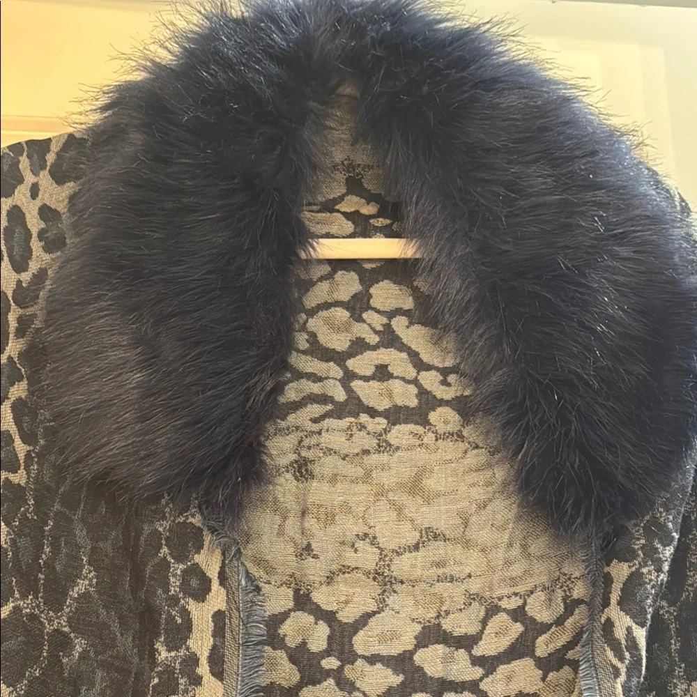 Leopard Print Shawl with Faux Fur Collar - Picture 4 of 9